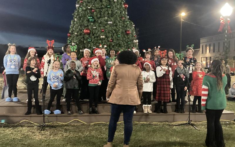 Jesup Church of God children's choir sing carols prior to the lighting.